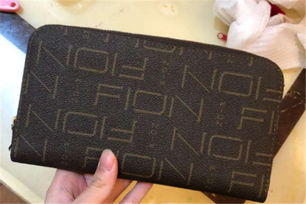 长型女钱包哪个牌子好？长型名牌女钱包排名