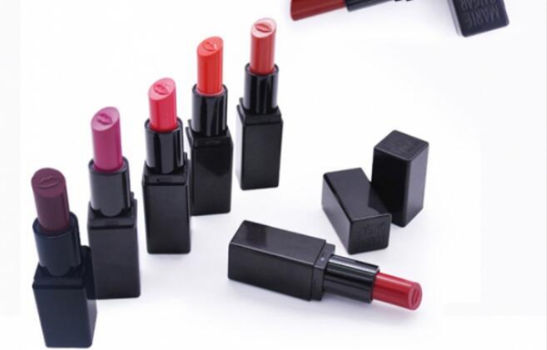 性价比高且不贵的口红，适宜吃土少女口红推荐