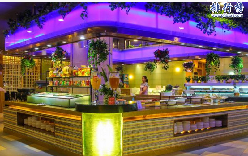 　　导语：武汉餐饮美食众多，其中有一些老字号的酒楼经历多年的发展如今成为武汉知名的餐饮名店，那么你知道是哪些店面吗?今天排行榜123网小编为大家盘点了武汉餐饮十大名店，一起来看看哪些饭店上榜了。  　　武汉餐饮十大名店  　　1.武汉市亢龙太子酒轩有限责任公司  　　2.湖北三五醇食品有限公司  　　3.武汉湖锦娱乐发展有限公司  　　4.武汉市小蓝鲸酒店管理有限公司  　　5.武汉艳阳天商贸发展有限公司  　　6.卢大师酒店管理有限公司  　　7.武汉市醉江月饮食服务有限公司  　　8.武汉凯威啤酒屋有限责任公司  　　9.武汉人家商贸发展有限公司  　　10.武汉市青山区梦天湖娱乐有限责任公司  　　十、武汉阳光大酒店  　　鄂州阳光大酒店属于梦天湖娱乐有限责任公司旗下餐饮品牌，是一家老牌的餐饮名店，酒店聘请很多知名的大厨以及优秀的服务团队为客户提供专业优质的服务赢得广大市民的认可和赞誉。  　　九、武汉人家酒楼  　　武汉人家酒楼属于武汉人家商贸发展有限公司旗下餐饮品牌名店，地址位于洪山区武昌徐东友谊大道996号成立于2000年在武汉有多家店面凭借优质的服务和美味的菜品赢得客户的好口碑。  　　八、武汉凯威啤酒屋  　　武汉凯威啤酒屋成立于1999年是一家特色的餐饮名店，地址位于江岸区永清小路20号5层主要经营范围有中餐、火锅、快餐、小吃饮料等食品为客户提供优质的服务受到广大市民的欢迎现在店面已经遍及全国各地实力越来越雄厚。  　　七、醉江月酒楼  　　武汉市醉江月饮食服务有限公司旗下餐饮品牌醉江月酒楼是一家老字号的餐饮名店，也是武汉餐饮十大名店之一酒店地址位于青山区仁和路大洲村青城华府商业街拥有很多优秀的名厨推出很多美味可口的菜肴特别适合聚会、大型婚宴等。  　　六、卢大师酒店  　　武汉卢大师酒店管理有限公司成立于2001年是由著名烹饪大师卢永良先生创立的一家老字号餐饮名店，主要以湖北菜为主推出了红焖武昌鱼、砂钵鱼糕圆子等特色菜肴吸引了很多客户的光顾，如今已发展成为全国著名餐饮品牌。  　　五、艳阳天酒家旅店  　　武汉艳阳天商贸发展有限公司成立于1995年是一家老字号的餐饮连锁酒店，在武汉市有9家酒家旅店聘请了很多优秀的厨师推出很多特色的美味佳肴吸引了很多食客的光顾，曾获的中国餐饮名店的荣誉。  　　四、小蓝鲸酒店  　　武汉市小蓝鲸酒店管理有限公司是一家中式餐饮名店，公司发展近20年分别在内蒙古、河南等地开有21家连锁餐饮店，凭借诚信为本的经营原则以及特色的美味菜品赢得无数食客的好口碑是武汉餐饮十大名店之一以健康餐饮为核心成为湖北风味特色名店。  　　三、湖锦酒店  　　武汉湖锦娱乐发展有限公司成立于于1996年是一家中式餐饮名店，在武汉市有多家营业酒楼特色是以鄂菜、湖南菜、粤菜为主推出很多美味的菜肴在武汉市名气很大生意火爆是朋友聚会、商务宴请以及大型酒宴的最佳选择。  　　二、三五醇酒店  　　三五醇酒店创于1992年是一家实力雄厚的餐饮名店，在武汉市有多家分店推出很多美味食品其中包括片皮鸭、滑炒美味水晶虾、白玉雪梅凉、铁板牛肉等招牌菜菜品口感和质量都不错，是朋友聚会的最佳选择。  　　一、亢龙太子酒轩  　　亢龙太子酒轩创立于1991年已经发展了20几年的时间赢得广大市民的良好口碑成为餐饮行业的知名企业，在武汉餐饮十大名店中知名度最高在武汉市有多家营业店面。主要特色菜品有蒜香排骨、辣的跳、葱烧武昌鱼、手抓骨等招牌菜。  　　结语：以上就是排行榜 23网小编为大家盘点的武汉餐饮十大名店，这些餐饮企业是武汉知名度很高的老字号饭店，以优质的服务和美味的菜品吸引无数食客的光顾。