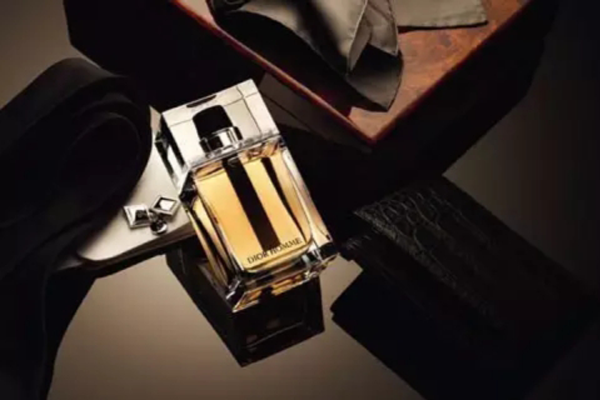 十大烟草味的男士香水推荐，烟草之夜上榜(绅士首选)