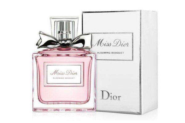 十大留香持久的香水排名：一天喷一次，一次香三天