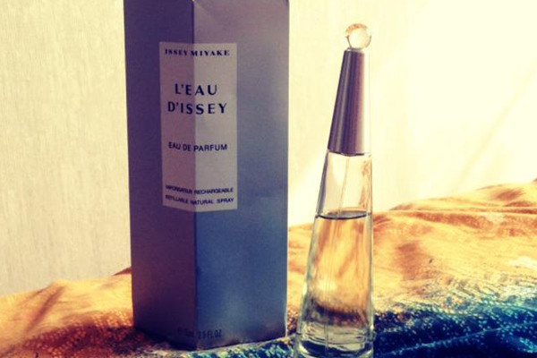 十大留香持久的香水排名：一天喷一次，一次香三天