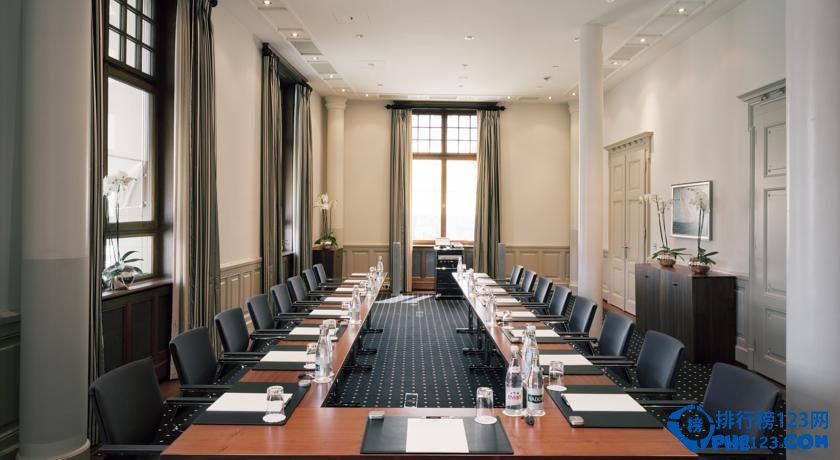 瑞士莱斯罗伊斯大酒店