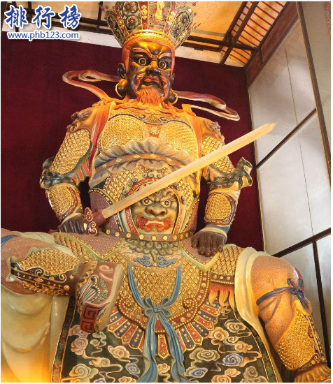 　　导语：中国古代都信奉佛教，所以我们大部分人都去过寺庙看到过一些神佛，最熟悉的可能是观音和财神爷等那么大家可能不太熟悉佛教中的魔家四将，今天排行榜123网整理了魔家四将的相关资料，一起来看看。  　　魔家四将简介：根据西游记和封神演义的记载这四大天王的身份很卑微在天庭里面是灵山大门的守护者，也就是现代的保安的身份，我们在西游记里面有看到这四大天王曾在孙悟空打闹天宫的时候被打的落花流水。  　　魔家四将：东方持国天王、南方增长天王、西方广目天王、北方多闻天王  　　四、北方多闻天王  　　多闻天王又称魔礼红，手中拿着混元珠伞这把伞上有夜明珠、碧水珠、九曲珠等10种珍贵宝石穿成四个大字装载乾坤，据说这把伞是不能打开的，打开了会导致乾坤晃动下起暴雨。  　　多闻天王是佛教中的人物，在印度的史书上有记载它是婆罗门教中的天神。全身是绿色的穿着甲胄右手拿着伞手里拿着吐宝鼠据说是用来消除妖魔鬼怪，赐予众生各种财务解救贫困百姓。  　　三、西方广目天王  　　广目天王又称魔礼寿，是魔家四将，在佛教中梵名毗留博叉身子是红色的穿着甲胄，手中缠绕着一条龙住须弥山琉璃埠。是一个执法者的身份，在西游记里面有记载这个神话人物。据说它的法眼可以观察大千世界，看到有人不信奉佛教就要将那些人抓起来，让他们都皈依佛门。  　　二、南方增长天王  　　增长天王又称魔礼青，在佛教中梵名毗流驮迦，身子是青色的穿着甲胄手里拿着青锋宝剑保护佛教礼法不受侵犯，据说这把宝剑可以增长智慧和祛除烦恼。保护众生一起遵守佛法是中国大乘佛教三十三天中的尊王之一。  　　一、东方持国天王  　　持国天王又称魔礼海，和魔礼红、魔礼寿、魔礼青并称为魔家四将，主要掌握的是风调雨顺。在佛教中的梵名提多罗吒，身子是白色的穿着甲胄手里拿着琵琶，保护众生和国土，寓意是事情不能操之过急要恰到好处才能最后圆满。是二十诸天中的第四大天王。在封神演义长手里面是一根枪背上是琵琶，琵琶上面的四根弦象征着地、水、火、风等四相。  　　结语：以上就是排行榜123网小编盘点的魔家四将，这些都是神话中的四大天王在西游记和封神演义上有记载，我们在寺庙里面也会看到这些佛像它们掌握着风调雨顺。