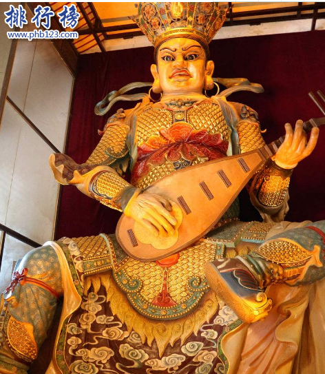 　　导语：中国古代都信奉佛教，所以我们大部分人都去过寺庙看到过一些神佛，最熟悉的可能是观音和财神爷等那么大家可能不太熟悉佛教中的魔家四将，今天排行榜123网整理了魔家四将的相关资料，一起来看看。  　　魔家四将简介：根据西游记和封神演义的记载这四大天王的身份很卑微在天庭里面是灵山大门的守护者，也就是现代的保安的身份，我们在西游记里面有看到这四大天王曾在孙悟空打闹天宫的时候被打的落花流水。  　　魔家四将：东方持国天王、南方增长天王、西方广目天王、北方多闻天王  　　四、北方多闻天王  　　多闻天王又称魔礼红，手中拿着混元珠伞这把伞上有夜明珠、碧水珠、九曲珠等10种珍贵宝石穿成四个大字装载乾坤，据说这把伞是不能打开的，打开了会导致乾坤晃动下起暴雨。  　　多闻天王是佛教中的人物，在印度的史书上有记载它是婆罗门教中的天神。全身是绿色的穿着甲胄右手拿着伞手里拿着吐宝鼠据说是用来消除妖魔鬼怪，赐予众生各种财务解救贫困百姓。  　　三、西方广目天王  　　广目天王又称魔礼寿，是魔家四将，在佛教中梵名毗留博叉身子是红色的穿着甲胄，手中缠绕着一条龙住须弥山琉璃埠。是一个执法者的身份，在西游记里面有记载这个神话人物。据说它的法眼可以观察大千世界，看到有人不信奉佛教就要将那些人抓起来，让他们都皈依佛门。  　　二、南方增长天王  　　增长天王又称魔礼青，在佛教中梵名毗流驮迦，身子是青色的穿着甲胄手里拿着青锋宝剑保护佛教礼法不受侵犯，据说这把宝剑可以增长智慧和祛除烦恼。保护众生一起遵守佛法是中国大乘佛教三十三天中的尊王之一。  　　一、东方持国天王  　　持国天王又称魔礼海，和魔礼红、魔礼寿、魔礼青并称为魔家四将，主要掌握的是风调雨顺。在佛教中的梵名提多罗吒，身子是白色的穿着甲胄手里拿着琵琶，保护众生和国土，寓意是事情不能操之过急要恰到好处才能最后圆满。是二十诸天中的第四大天王。在封神演义长手里面是一根枪背上是琵琶，琵琶上面的四根弦象征着地、水、火、风等四相。  　　结语：以上就是排行榜123网小编盘点的魔家四将，这些都是神话中的四大天王在西游记和封神演义上有记载，我们在寺庙里面也会看到这些佛像它们掌握着风调雨顺。