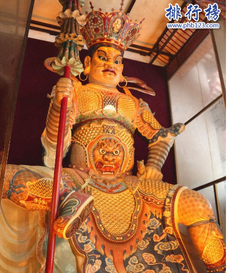 　　导语：中国古代都信奉佛教，所以我们大部分人都去过寺庙看到过一些神佛，最熟悉的可能是观音和财神爷等那么大家可能不太熟悉佛教中的魔家四将，今天排行榜123网整理了魔家四将的相关资料，一起来看看。  　　魔家四将简介：根据西游记和封神演义的记载这四大天王的身份很卑微在天庭里面是灵山大门的守护者，也就是现代的保安的身份，我们在西游记里面有看到这四大天王曾在孙悟空打闹天宫的时候被打的落花流水。  　　魔家四将：东方持国天王、南方增长天王、西方广目天王、北方多闻天王  　　四、北方多闻天王  　　多闻天王又称魔礼红，手中拿着混元珠伞这把伞上有夜明珠、碧水珠、九曲珠等10种珍贵宝石穿成四个大字装载乾坤，据说这把伞是不能打开的，打开了会导致乾坤晃动下起暴雨。  　　多闻天王是佛教中的人物，在印度的史书上有记载它是婆罗门教中的天神。全身是绿色的穿着甲胄右手拿着伞手里拿着吐宝鼠据说是用来消除妖魔鬼怪，赐予众生各种财务解救贫困百姓。  　　三、西方广目天王  　　广目天王又称魔礼寿，是魔家四将，在佛教中梵名毗留博叉身子是红色的穿着甲胄，手中缠绕着一条龙住须弥山琉璃埠。是一个执法者的身份，在西游记里面有记载这个神话人物。据说它的法眼可以观察大千世界，看到有人不信奉佛教就要将那些人抓起来，让他们都皈依佛门。  　　二、南方增长天王  　　增长天王又称魔礼青，在佛教中梵名毗流驮迦，身子是青色的穿着甲胄手里拿着青锋宝剑保护佛教礼法不受侵犯，据说这把宝剑可以增长智慧和祛除烦恼。保护众生一起遵守佛法是中国大乘佛教三十三天中的尊王之一。  　　一、东方持国天王  　　持国天王又称魔礼海，和魔礼红、魔礼寿、魔礼青并称为魔家四将，主要掌握的是风调雨顺。在佛教中的梵名提多罗吒，身子是白色的穿着甲胄手里拿着琵琶，保护众生和国土，寓意是事情不能操之过急要恰到好处才能最后圆满。是二十诸天中的第四大天王。在封神演义长手里面是一根枪背上是琵琶，琵琶上面的四根弦象征着地、水、火、风等四相。  　　结语：以上就是排行榜123网小编盘点的魔家四将，这些都是神话中的四大天王在西游记和封神演义上有记载，我们在寺庙里面也会看到这些佛像它们掌握着风调雨顺。