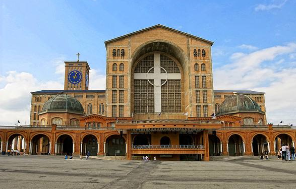 世界最大教堂排名 圣彼得大教堂世界第一大教堂  