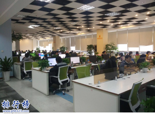 　　导语：北京是一个人口众多的城市那里聚集了很多优秀的软件工程以及IT技术人才。如果你也有一个软件工程师的梦想不用担心怎么选择学校，今天排行榜123网小编为大家盘点了北京软件培训学校排名介绍，希望可以帮到大家。  　　北京软件培训学校排名  　　1.北大青鸟  　　2.达内  　　3.黑马程序员  　　4.北京龙腾测试  　　5.北京传智播客  　　6.北京动力节点  　　7.东方瑞通  　　8.北京千锋互联科技  　　9.北京测试空间科技  　　10.北京博测科技  　　十、北京博测科技  　　北京博测科技成立于2010年总部位于北京市海定区主要业务包括软件测试咨询、认证培训、企业内训、技术推广、项目外包等多种服务在黑盒测试、自动化等测试领域处于国内领先地位。  　　九、北京测试空间科技  　　北京测试空间科技有限公司经营的业务有软件测试、IT项目外包等多项业务在软解测试领域有很强的实力已经建立广泛的业务渠道其中包括金融行业、航天、通信等五大行业的100多个公司另外公司在英国设立了办事处与3000多家IT名企建立长期的合作关系。  　　八、北京千锋互联科技  　　北京千锋互联科技有限公司总部位于北京是一家IT教育人才培训机构，在深圳。上海、广州等13个城市开设有分公司在北京软件培训学校排名第八名，其中培训内容包括HTML5大前端、PHP全栈+服务器集群、Python人工智能等多项培训服务成为学员信赖的IT教育品牌。  　　七、东方瑞通  　　东方瑞通是一家专业的软件培训学校，总部位于北京海定区成府路270号。学校总共设立了6个软件学院分别是IT服务管理、软件工程学院、IT技术学院等另外还给企业定制IT服务目前已经成立20年在全国已经开设有12家分公司。  　　六、北京动力节点  　　北京动力节点教育科技有限公司成立于2009年总部位于北京市经济开发区，学校拥有大量的Java培训讲师为学员提供专业的讲解据统计累计培训了2000多名优秀Java软件工程师，分别在加拿大、新西兰等地方成功就业实现了软件工程师的梦想。  　　五、北京传智播客  　　北京传智播客教育科技有限公司成立于2006年主要是培养软件技术开发人才是一家实力雄厚的上市公司，主要培训的项目有技术咨询、软件开发、计算机技术培训等多项服务体系，在北京软件培训学校排名第五名业务遍及中国各个城市其中包括深圳、济南、成都等10几个城市。  　　四、北京龙腾测试  　　北京龙腾测试是一家高端的软件测试公司为中国培养软件测试技术人才总部位于北京，公司发展多年为企业客户提供软件测试解决方案，为全国培养了很多高端的软件测试人才包教包会。  　　三、黑马程序员  　　黑马程序员是一家专业的软件培训学校，主要培训有前端与移动开发、人工智能+Python、软件测试、微信小程序开发等17个学习科目学校拥有很多经验丰富的软件开发人才成功帮助无数学子完成软件工程师的梦想。  　　二、达内时代科技  　　达内时代科技集团有限公司成立于2001年学校开设的培训课程有C++软件工程师、3G嵌入式开发工程师、国际软件测试工程师等11个项目曾经获得最具品牌知名度职业培训机构，在北京软件培训学校排名第二2014年在美国上市。  　　一、北大青鸟  　　北大青鸟信息技术有限公司成立于1999年是国内最知名的一家软件培训机构，总部位于北京公司拥有北京大学的很多师资力量为中国打造IT技能型人才，业务遍及全国各地目前在中国60个城市开设有600多所培训学校与1万多家知名企业建立长期合作关系，培养了80多万名IT职业人才。  　　结语：以上就是排行榜123网小编为大家盘点的北京软件培训学校排名介绍，这些软件学校有多年的办学经验如果大家考虑软件IT行业可以考虑这些品牌公司。