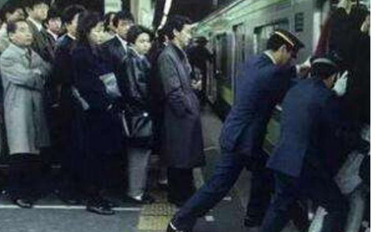 年薪50万危险高薪工作，让人吃惊的高薪职业竟然有捡垃圾!