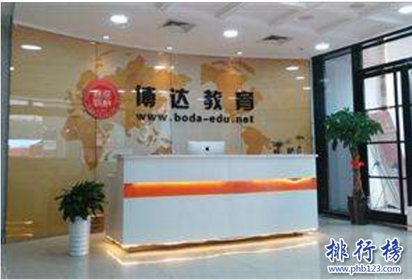 　　导语：北京是一个发达的城市不管是教育还是其他行业都处于领先地位，如果想要提升自己获得一个更好的平台去发展那么可以考虑一些成人学历自考机构来提升学历给自己更多的选择。今天排行榜123网小编为大家盘点了北京自考机构排名介绍一起来看看。  　　北京自考机构排名  　　1.北京新思路培训学校  　　2.北京教育考试院  　　3.北京尚德机构  　　4.北京巨人教育  　　5.北京远大教育  　　6.北京中大教育  　　7.北京青年教育  　　8.北京中科博瑞  　　9.北京新华博达教育中心  　　10.北京新世界教育  　　十、北京新世界教育  　　北京新世界教育成立于1997年公司旗下还有新世界学历教育、樱花国际日语、青少儿教育等六个大型教育品牌，目前在国内18个城市开设有97个学习机构主要业务分为日语、学历自考、专业英语培训等三大块。  　　九、北京新华博达教育中心  　　北京新华博达教育中心是一家专业的职业资格培训中心先后为各大院校开展了电子商务、采购师、高级项目管理师、公共营养师等多个学科凭借良好的信誉建立完善的教育体系确保学员通过考试获得资格证书。  　　八、北京中科博瑞  　　北京中科博瑞文化交流中心创立于2006年主要的教育项目有劳动等级资格证、成人考试、自考、网教学历等为社会各界提供专业的教育培训和咨询服务另外公司还整合了远程教育、学历教育、教学研究等一体化的专业职业教育培训咨询服务。  　　七、北京青年教育  　　北京青年教育成立于2008在全国开设有14所院校分别分部在江苏、天津、河南等地方公司总部位于北京市西城区，连续10年的发展被评为中国十大教育优秀中心主要开设的课程有远程教育、成人高考、自学考试等三大块在北京自考机构排名第七名受到无数学子的好评。  　　六、北京中大教育  　　北京中大教育是一家专业的教育管理机构为广大海内外学子提供高质量的学习课程，学校聘请了专业优秀的教师团队不断的发展进步赢得了无数学子的认可目前中大教育开设了成人学历考试自考项目成为考试辅导的标志品牌。  　　五、北京远大教育  　　北京远大教育是一家成人报考学历的教育考试中心其中包括成人高考、自学考试、远程教育、电大等多个项目大约在1年多的时间就可以拿到学历证书，通过率很高受到无数学子的认可和赞誉。  　　四、北京巨人教育  　　北京巨人教育成立于1994年是一家专业的成人大型综合教育机构，主要涉及的领域有教育培训、全日制教育等另外还有幼儿、青少年、成人教育等多个领域学校开设了英语、职业认证。家教等100多个科目在北京有100多个教学区。  　　三、北京尚德机构  　　北京尚德机构成立于2003年是一家提高学子职业竞争力的专业培训机构，在上海、广州、哈尔滨等11个城市开设有学校机构2004年推出成人自考等科目帮助上千人成功拿到学历证书在北京自考机构排名第三名。  　　二、北京教育考试院  　　北京教育考试院成立于1996年是一家专业的研究生考试、成人高校考试、社会成人学历考试等综合性教育机构，这么多年来一直以诚信公平办学为原则，努力建设成为专业化的多功能考试服务中心。  　　一、北京新思路培训学校  　　北京新思路培训学校成立于1999年总部位于北京海淀区是一家现代化的综合教育机构，是中国交通运输协会和北京教育考试院指定的成人自学考试单位多年来培养了无数个优秀的学子曾获得全国优秀助学单位。  　　结语：以上就是排行榜123网小编为大家盘点的北京自考机构排名推荐，如果你想提升学历或者学习英语、日语等其它语言考虑这些学校。