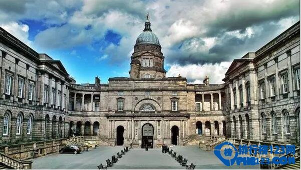 近年来英国政府大力支持大数据研究，为了强化英国在大数据和算法研究方面的领先地位，已选定5所大学来领导大数据研究机构。下面排行榜123网的的小编就来为您盘点英国5所未来领导大数据研究机构的大学。