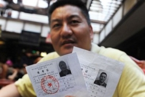 中国高考最牛钉子户，49岁高考生梁实(33年参加高考20次）