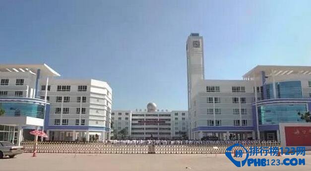 在海口的众多中学里面排行榜123网的小编为您盘点了海口十大中学，希望海口十大中学的排行榜能对您提供帮助~