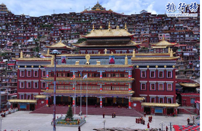 　　导语：佛教至今已经有2000多年的历史了刚开始是由古印度王子乔达摩·悉达多创立的，他属于释迦族所以又被称为释迦牟尼，现在西方国家普遍认为印度是佛教的起源之地。根据《圣地咱日山秘籍》的记载排行榜123网小编为大家盘点了世界佛教二十四圣地，一起来看看吧!  　　世界佛教二十四圣地  　　1.五台山  　　2.印度的金刚座  　　3.卡瓦雪山  　　4.西藏长寿山  　　5.布达拉  　　6.杂日山  　　7.冈底斯山  　　8.峨眉山  　　9.藏地十三女护法  　　10.印度咱曲忠  　　11.就俄作青东让  　　12.三座怙主雪山  　　13.玛乡岗山  　　14.九峰金刚山  　　15.平波忠昂  　　16.印度玛日七兄弟  　　17.北部下游的平青奔巴  　　18.山南雅拉香波  　　19.岗波甲拉达波  　　20.日堆龙楚朴扎堆  　　21.是头革美日  　　22.内地鸡足山  　　23.日夏岗奔巴  　　24.卫藏四翼  　　古印度二十四境  　　1.布利若马来亚  　　2.热买哈日  　　3.札兰达热  　　4.阿热乌达  　　5.郭达瓦日  　　6.窝支亚那  　　7.戴维郭底日  　　8.马拿瓦  　　9.嘎对玛如巴  　　10.敦萨拉  　　11.底日厦古勤  　　12.窝底日  　　13.嘎陵迦  　　14.兰巴嘎  　　15.甘滋  　　16.希马拉维  　　17.白热达  　　18.吉利哈代瓦达  　　19.索热卡热  　　20.苏宛那底巴  　　21.那格热  　　22.信度  　　23.姑鲁达  　　24.玛如  　　据说这24境是密宗本尊胜乐金刚行化之处为于须弥山的中间有的在天上有的在人间摩羯陀国。这些属于神话中的天龙鬼怪的世界，金刚教化众生以法力来跟他们讲密经让他们皈依佛门。  　　附藏传佛教二十四圣地  　　1.扎什伦布寺  　　2.萨迦寺  　　3.白居寺  　　4.雍和宫  　　5.绒布寺  　　6.甘丹寺  　　7.桑耶寺  　　8.夏鲁寺  　　9.文都寺  　　10.吾屯下寺  　　11.孝登寺  　　12.布久喇嘛林  　　13.夏炎寺  　　14.托林寺  　　15.热振寺  　　16.纳木错  　　17.塔尔寺  　　18.大昭寺  　　19.布达拉宫  　　20.雍布拉康  　　21.昌珠寺  　　22.八蚌寺  　　23.隆德寺  　　24.冈仁波齐峰  　　结语：以上就是排行榜123网小编为大家盘点的世界佛教二十四圣地，小编附加整理了另外2个佛教圣地古印度二十四境和藏传佛教二十四圣地仅供大家参考。