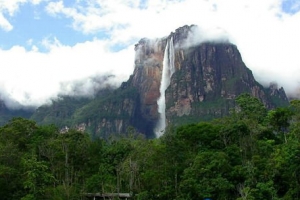 世界上最高的瀑布：安赫尔瀑布