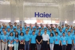 海尔砸冰箱事件图片 详解张瑞敏砸冰箱事件