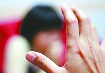 教师猥亵多人被拘 盘点令人发指的校园性侵案