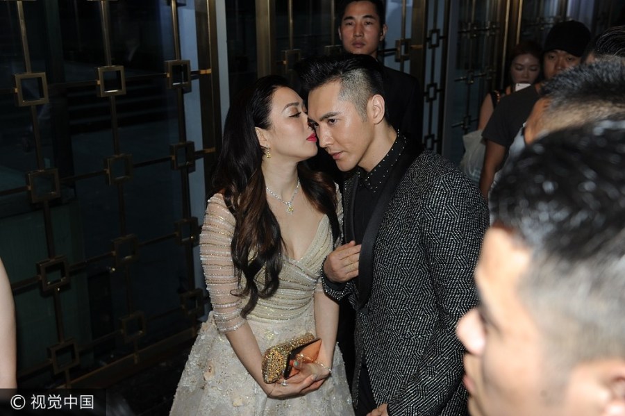 钟丽缇穿爆乳纱裙现身