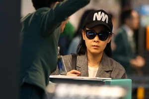 刘若英无惧高温穿大衣 刘若英神秘老公是谁