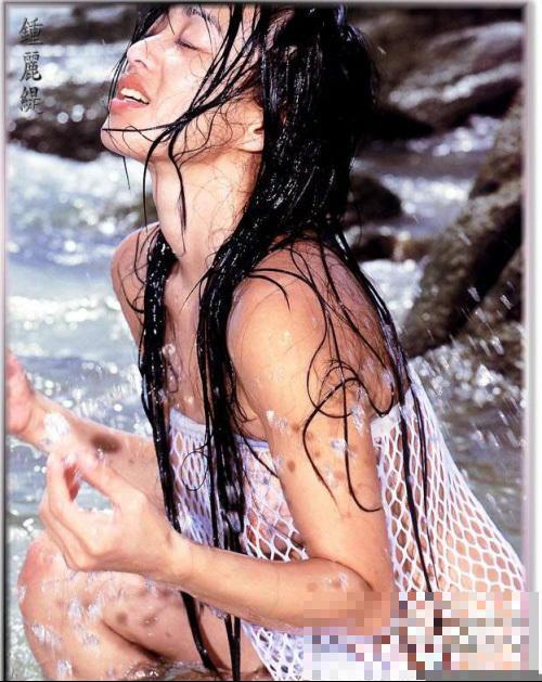 钟丽缇为母亲庆生 盘点钟丽缇早年大尺度露私艳照(组图)