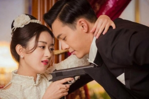 赵丽颖与自己蜡像合影 杨幂为何死活不肯原谅赵丽颖