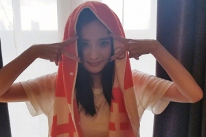 杨幂晒照狂卖萌 盘点杨幂早年剧照丑爆天