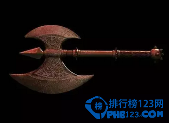 狭义上冷兵器是指不带有火药、炸药或其他燃烧物，在战斗中直接杀伤敌人，保护自己的近战武器装备。广义的冷兵器则指冷兵器时代所有的作战装备。中国古代冷兵器在祖国悠久的历史长河中，积累下一部璀璨耀目的史册。那一页页凝聚着中国古代劳动人民勤劳、勇敢、智慧的结晶，一篇篇叙说着石斧铜戟、金戈铁马的赫赫战绩。当你置身其中便会耳边犹闻“万鼓雷般地，千旗人生风”;眼前犹现“万箭千刀一夜杀，平明流血浸空城”的情景。下面排行榜123网的小编就为您盘点了中国古代十大冷兵器