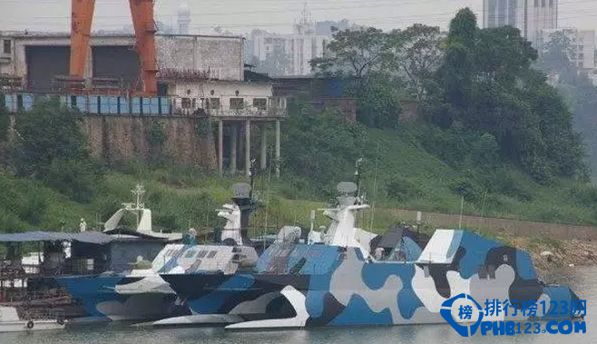 新中国成立以来，我国海军从小到大，从弱到强，根据美国战略研究所的统计，中国海军拥有主战舰艇总共约455 艘，总吨位为1138762 吨，位居世界第三。这些舰艇的中绝大多数来自于祖国大江南北的各个军工船企。排行榜123网的小编就根据各家船厂建造的舰艇情况来为这些军工船企来排排座次。