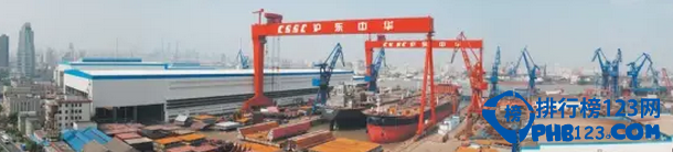 新中国成立以来，我国海军从小到大，从弱到强，根据美国战略研究所的统计，中国海军拥有主战舰艇总共约455 艘，总吨位为1138762 吨，位居世界第三。这些舰艇的中绝大多数来自于祖国大江南北的各个军工船企。排行榜123网的小编就根据各家船厂建造的舰艇情况来为这些军工船企来排排座次。