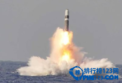 洲际弹道导弹(ICBM)被认为是一种主要的核威慑力量，目前只有少数国家拥有发射这种远距离武器的技术。近年来很多军事强国都开始发展自己的尖端武器，尤其注重在远程导弹上下大手笔。下面就跟着排行榜123网的小编一起来盘点世界排行前十的洲际导弹。