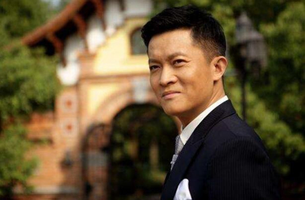 演技最差的十位男明星，他稳居第一