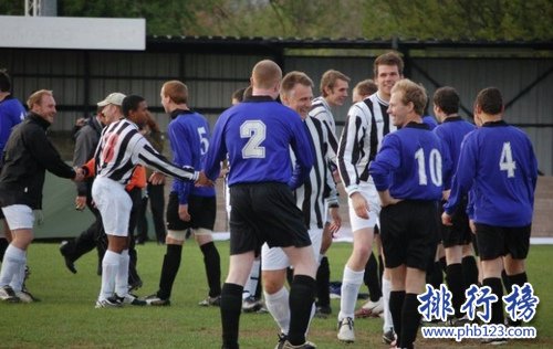 足球十大世界纪录:莱万多夫斯基9分钟5球,中国球王上榜