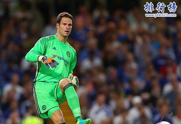 足球十大世界纪录:莱万多夫斯基9分钟5球,中国球王上榜