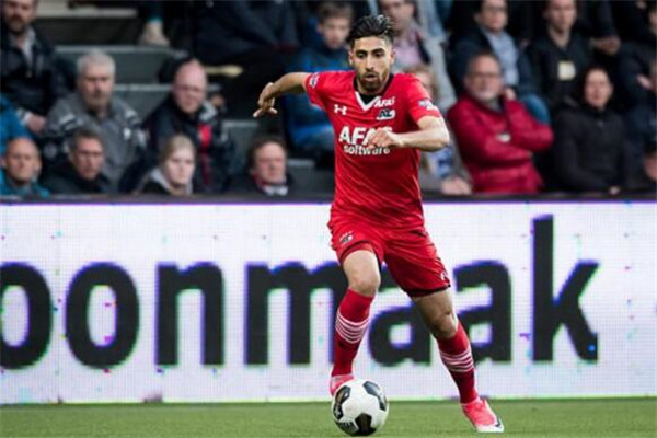 亚洲十大球星排名 中国武磊上榜，你更粉哪一位