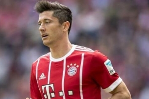 足球十大世界纪录:莱万多夫斯基9分钟5球,中国球王上榜