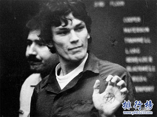 世界十大变态杀人魔:剥皮做人偶侵犯尸体