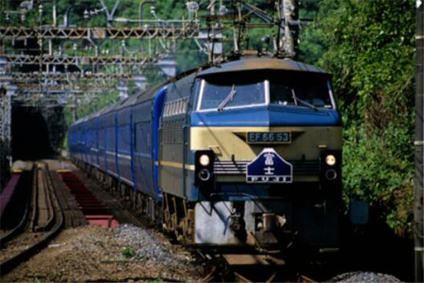 世界火车十大排名，上海磁悬浮列车上榜，第一需9万元RMB/人