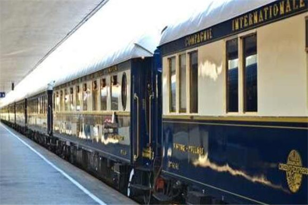 世界火车十大排名，上海磁悬浮列车上榜，第一需9万元RMB/人