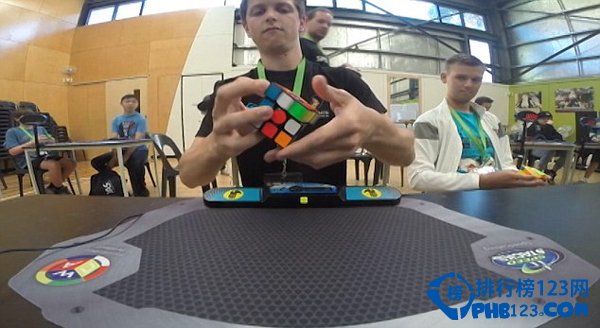 菲神打破魔方世界纪录