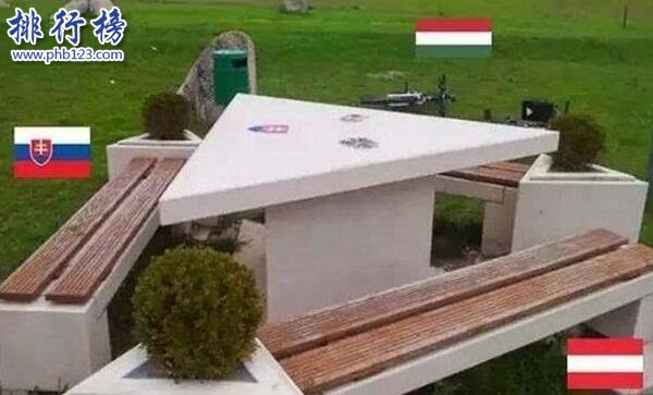 全球10大最奇特的边界 家中厨房在美国餐厅在加拿大