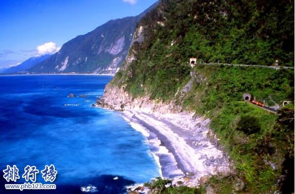 中国最美的10条公路 自驾风景最美的高速公路