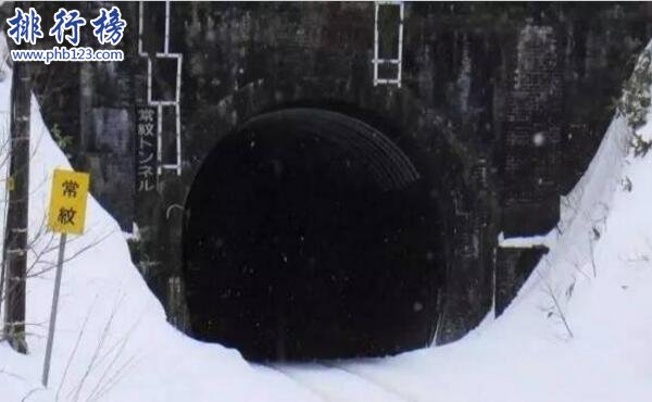 日本最恐怖的地方排名 富士山自杀森林尸体比树还多