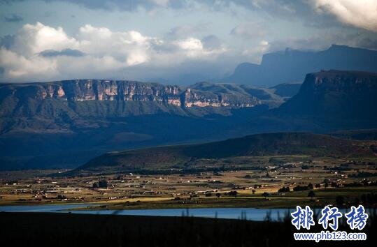 世界上海拔最高的国家，平均海拔都在千米以上的莱索托